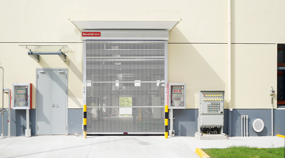 卷（juàn）簾門（mén）防蚊蟲